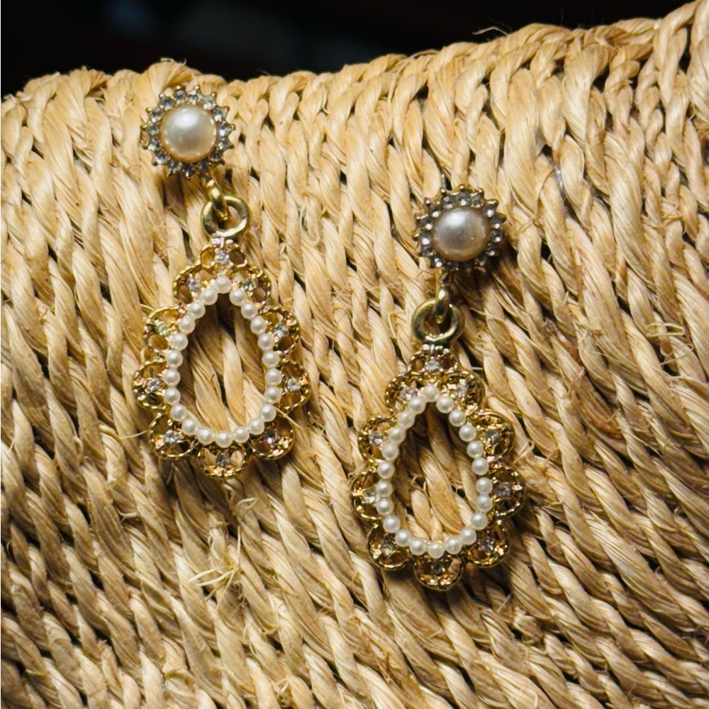 Elegant Gold and Pearl Drop Earrings